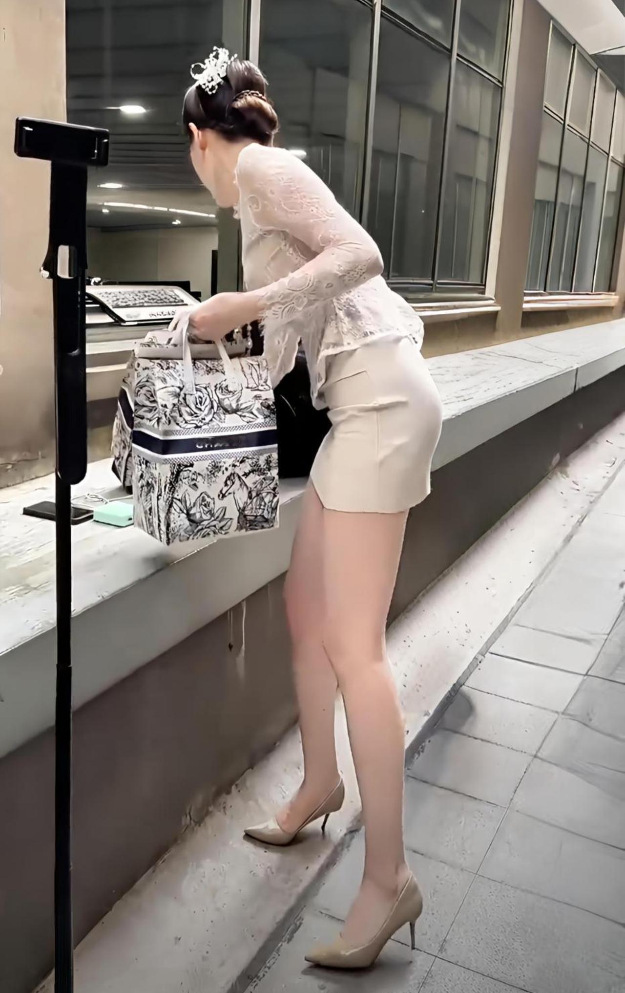 女生如何穿搭看起来时尚更有品味呢有这身材，颜值还重要吗！？