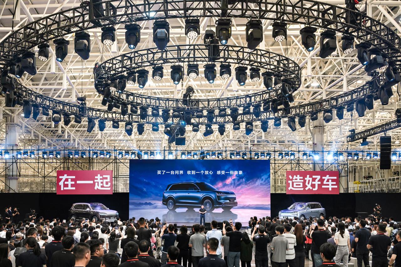 见证全新一代M9批量交付，读懂问界藏在速度里的硬实力全程看完6月13日重庆