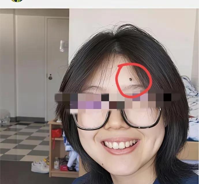 许多出国的女生，在国内跟国外简直就是天差地别。在国内的时候，完全就是一副乖乖女形