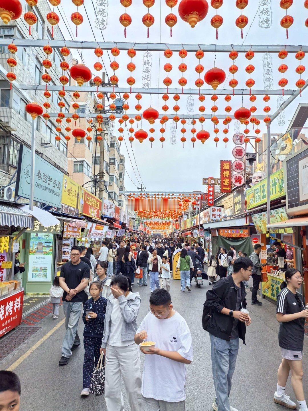 景区步行街查重率100%以前旅游，有些地方可能一辈子就去一次，哪里的美食、特产，