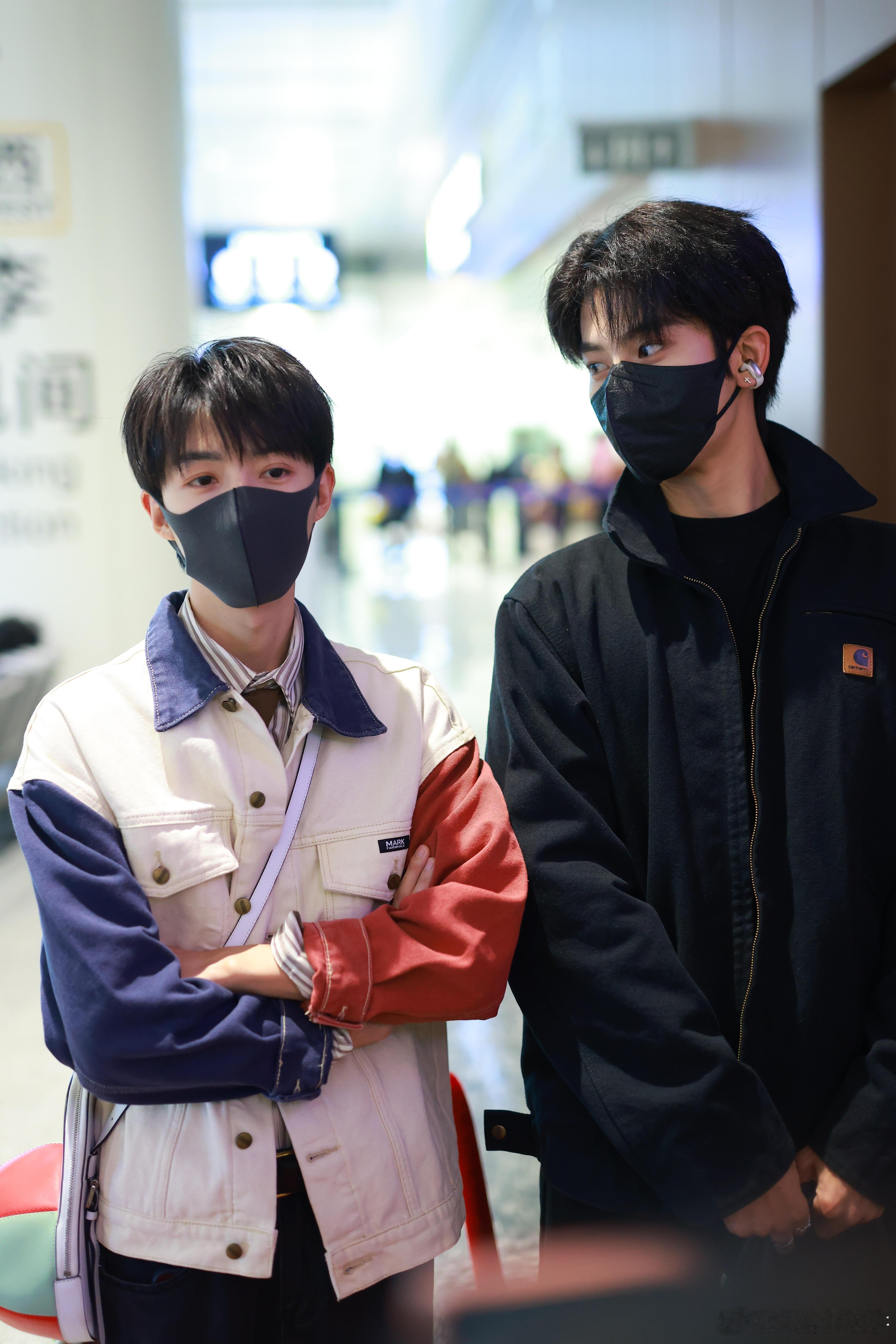 闫管同框好养眼这画面简直是颜狗天堂！一个气场全开一个清爽干净，站在一起莫名合拍