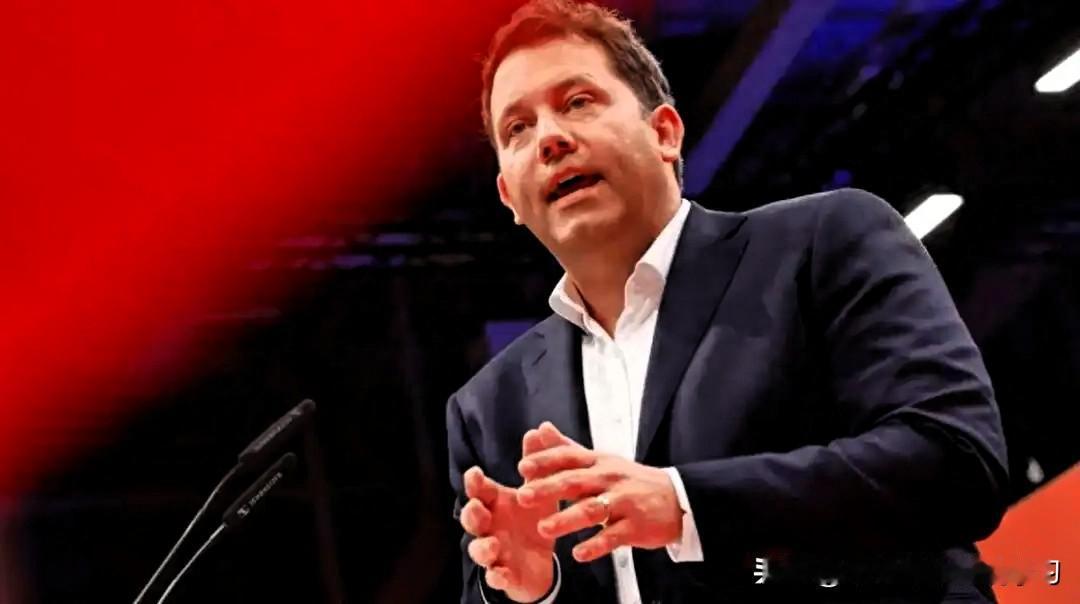 德国财长刚到中国，人还没下飞机，戏却已经演了一出又一出。说来好笑，他前脚在欧盟会