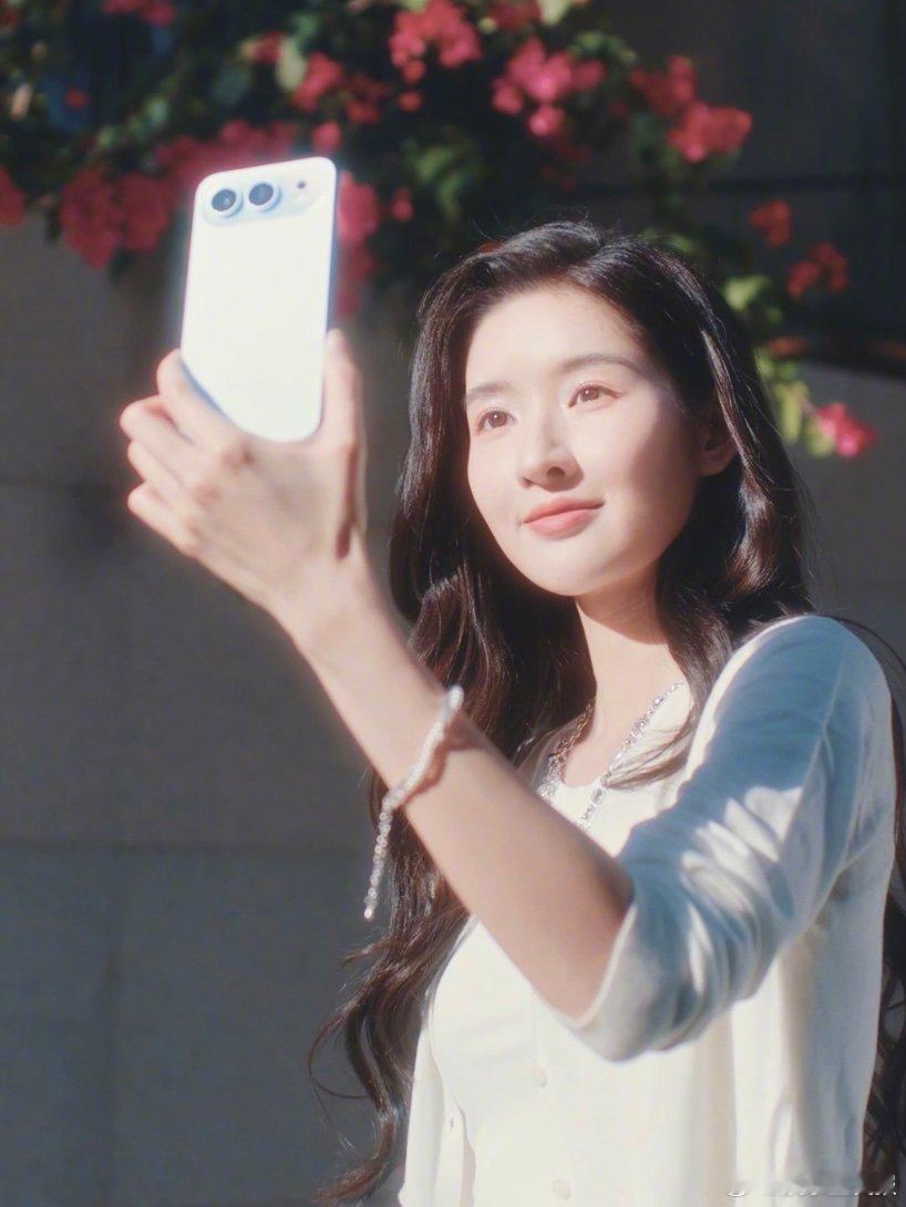 王玉雯的Live会发光美颜Live精准拿捏好看度，柔和磨皮不糊细节！王玉雯的清