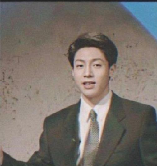 1997年，撒贝宁去央视面试，领导肖晓琳一看到他，转头就走入办公室锁上门，问同事