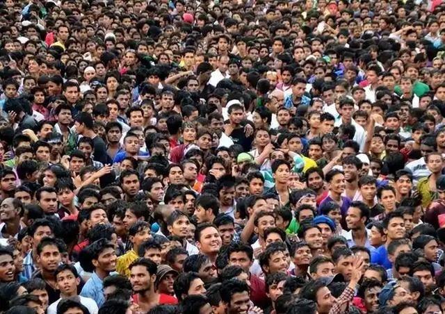 炸了！台湾岛内彻底乱了！4月13日这天，台湾政坛像被投了颗深水炸弹，整个岛