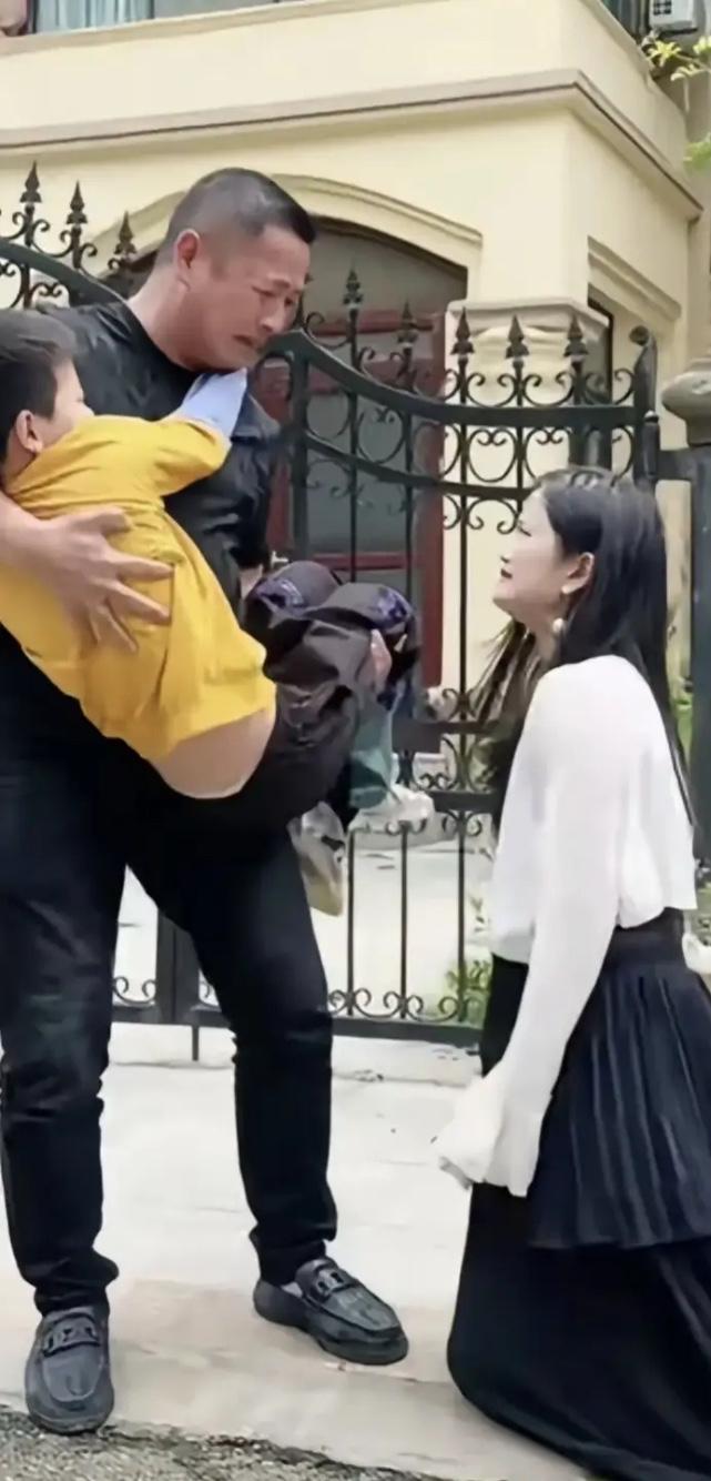 看完这一幕真的破防了！一对夫妻只因一时琐事赌气离婚，整整两年两人都没再嫁娶，心里