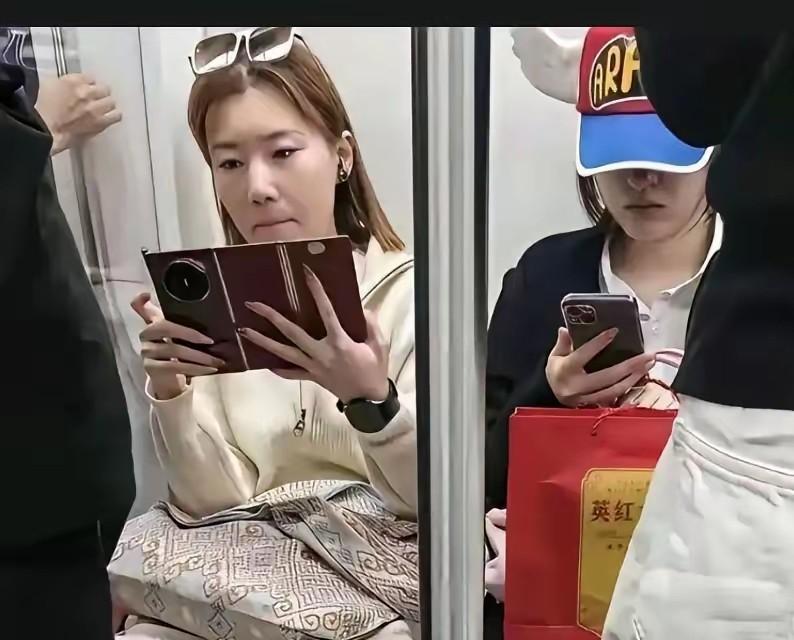 有没有钱，一眼就看的出来有些人说，通过手机也不一定能确定。如果说从手机就看出来