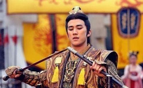 贞观十七年，李世民牵着15岁的李治，踏入了两仪殿。他摈退群臣，只留下长孙无忌、房