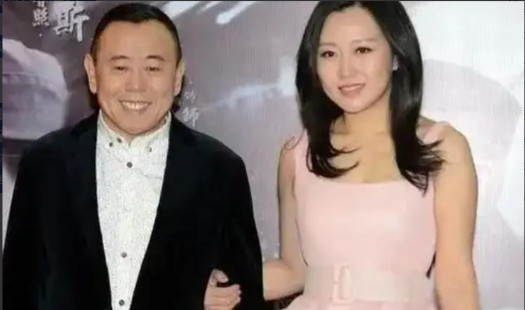 2012年，身价10亿的总裁石磊，送了一辆3000万的法拉利来追求潘长江之女潘阳