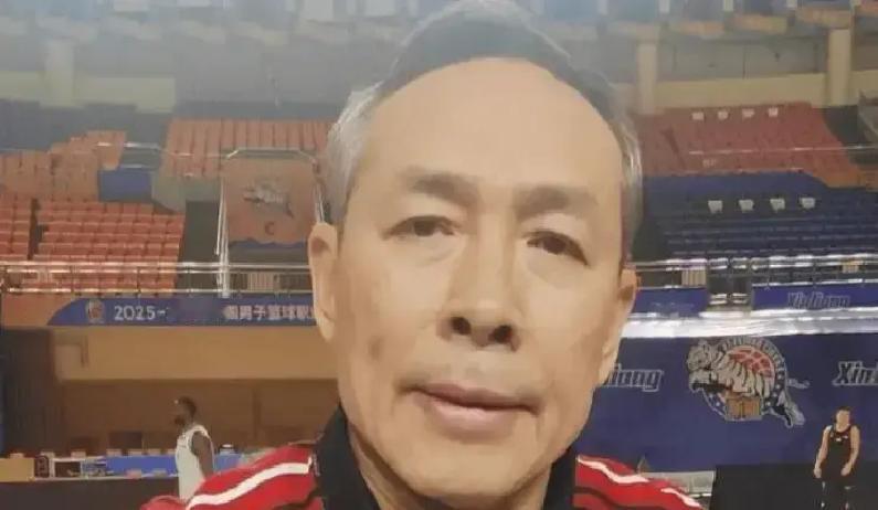 把王牌拿掉，他们反而打疯了。周琦伤退，北京内线塌了一半。所有人都等着看他们