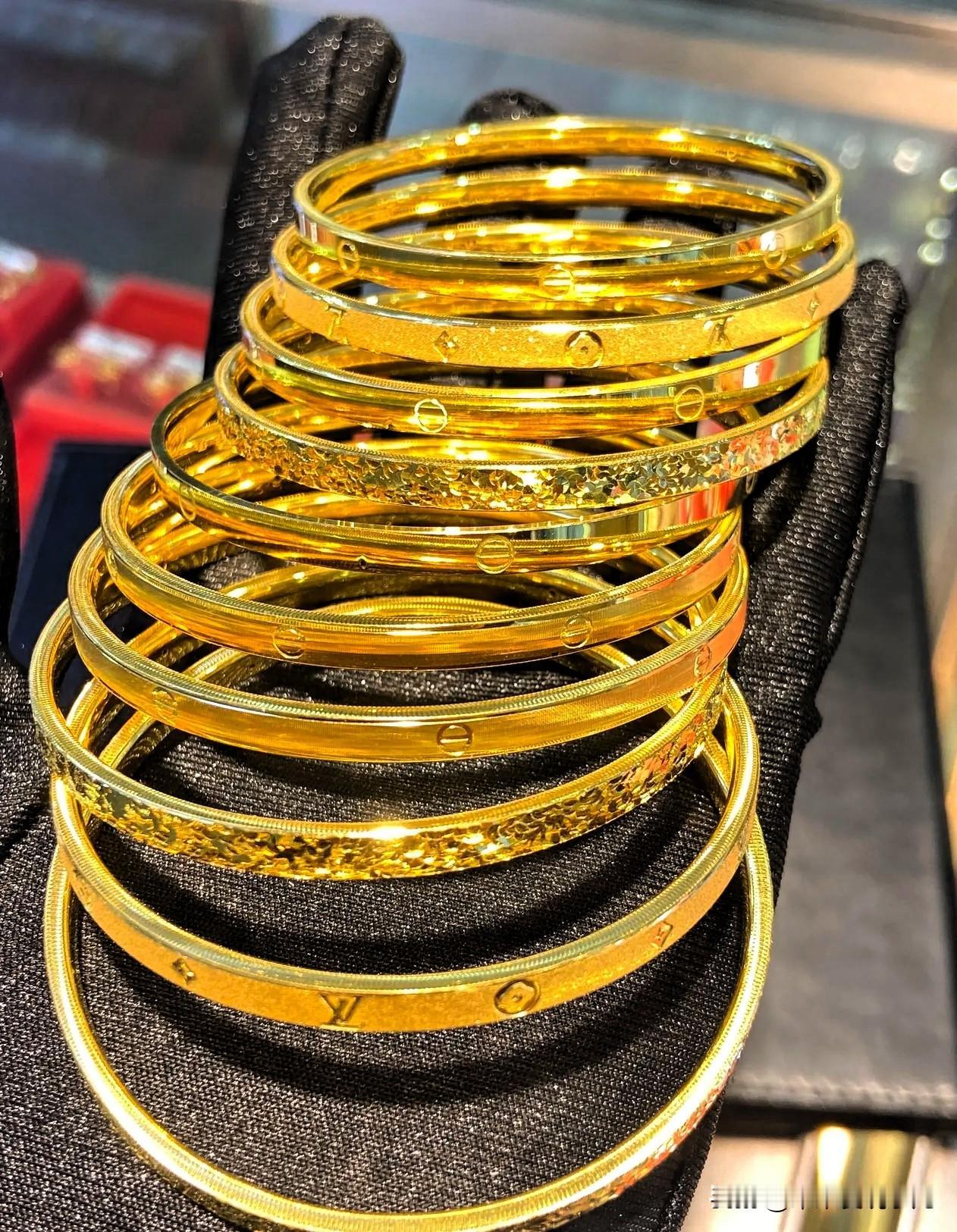 手里有大量黄金的慌了！11月1日要出台一个新规，这个新规会影响黄金市场的。