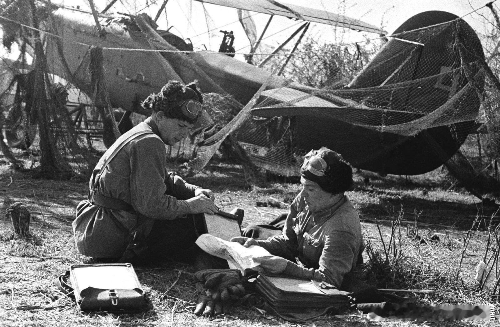 1942年苏军南方面军Ф.Широков希罗科夫少尉和Т.Коваль科瓦利中士