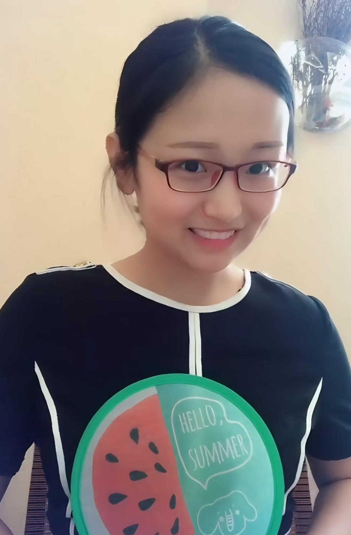 时隔近半年，“西瓜妹”终于更新了，这模样似乎变化有些大啊！还记得“古早”网红西