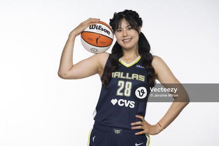 李月汝呀李月汝你藏得也太深了吧！才27岁，手里攥着一堆沉甸甸的荣誉，不光球打