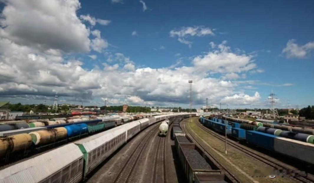 立陶宛铁路公司10月31日宣布，将在11月21日美英对俄石油制裁全面生效后，停止