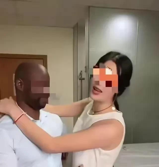 女校长包庇黑人外教，把性骚扰变成“文化差异”！23年南方某国际学校来了一个黑人