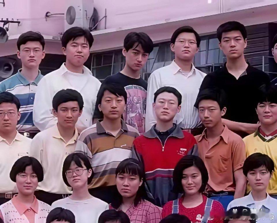 胡歌和班上同学不像是同一个图层