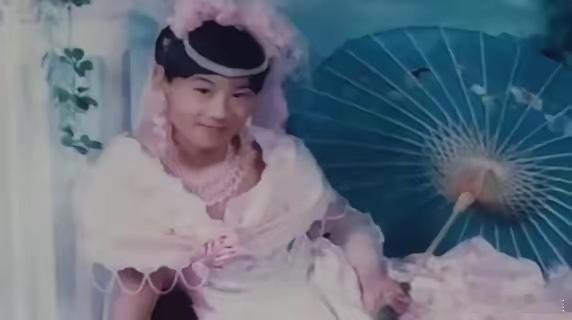 1996年冬天，辽宁黑山县的普通工人刘凯利，因为家里存折被偷去报了案。他本来是受