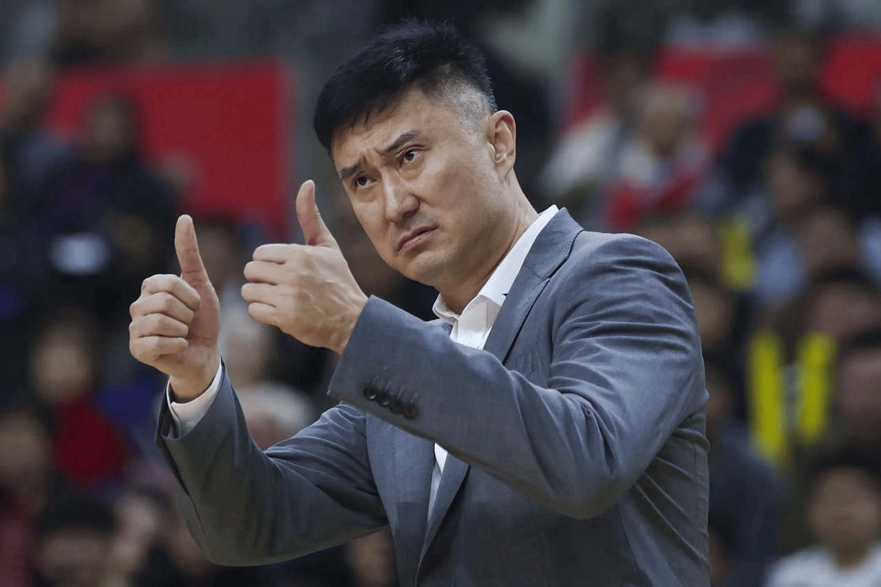 广东男篮势不可挡！今晚，广东男篮93：85击败广州男篮，杜锋带队豪取五连胜，目前