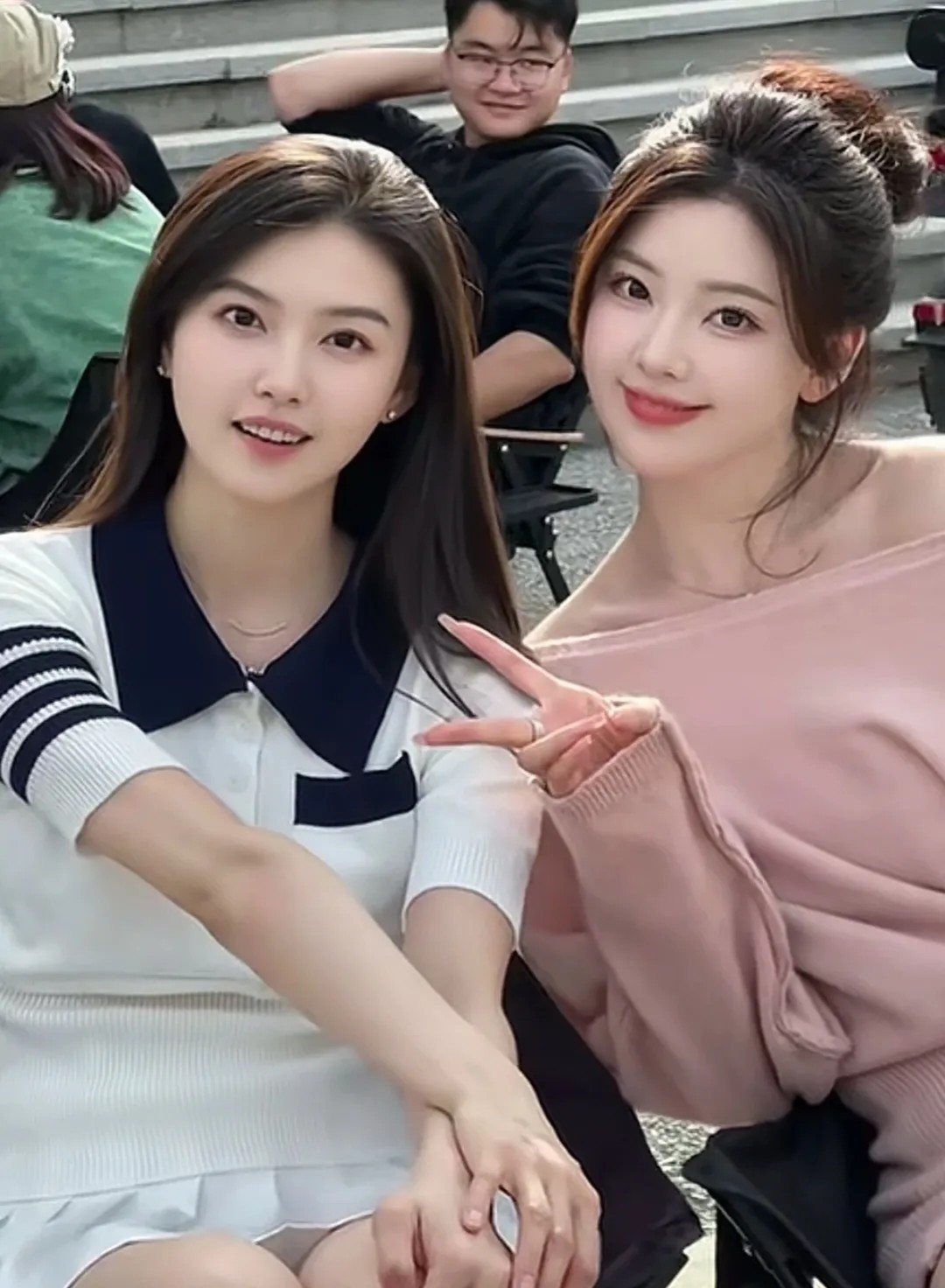 想娶哪一个，后面戴眼镜的不算！