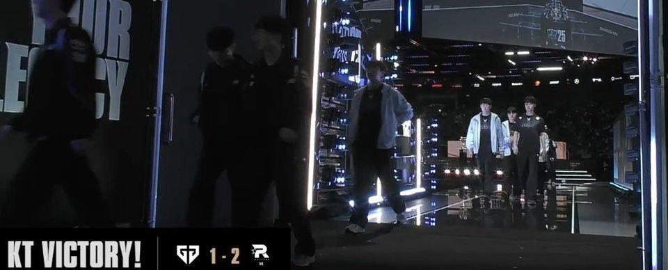 chovy状态哈哈哈，世界超回归了，第三把打完，尺子脸色都不对了，直接一个人走最