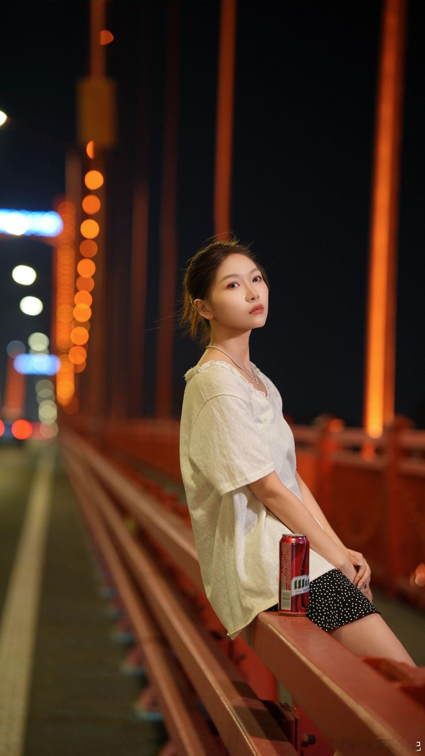 顶级街拍孤单美女
