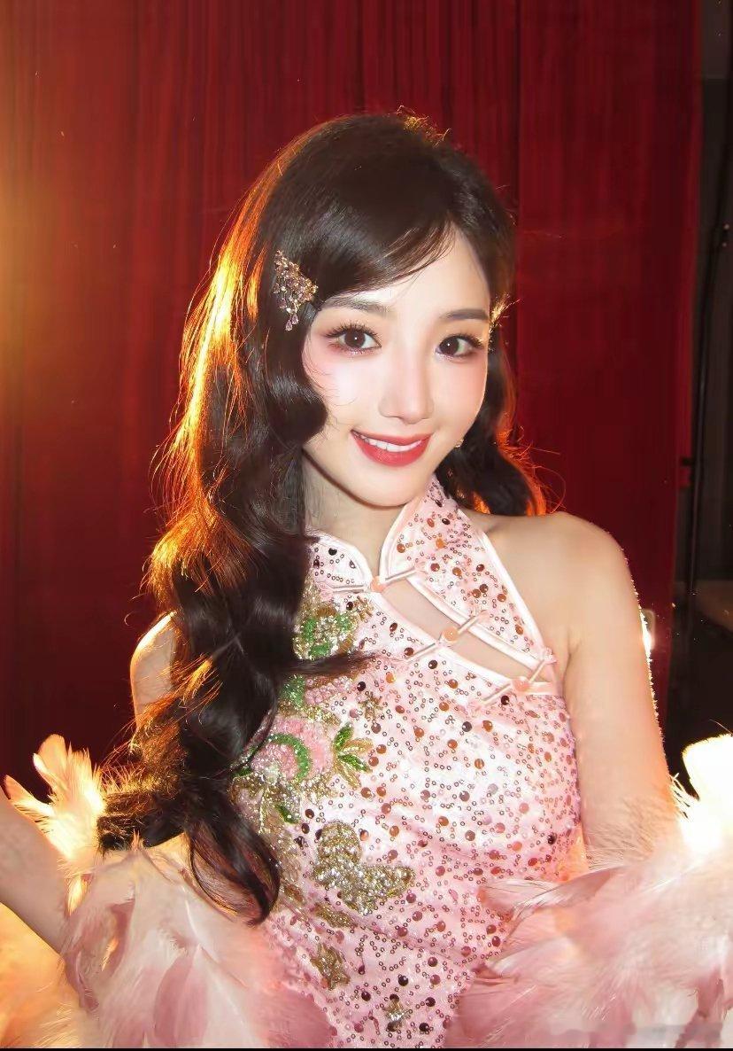 毛晓彤和金晨确实有过造型撞款的情况，同款发型下，毛晓彤的甜美气质更适配，看着更顺