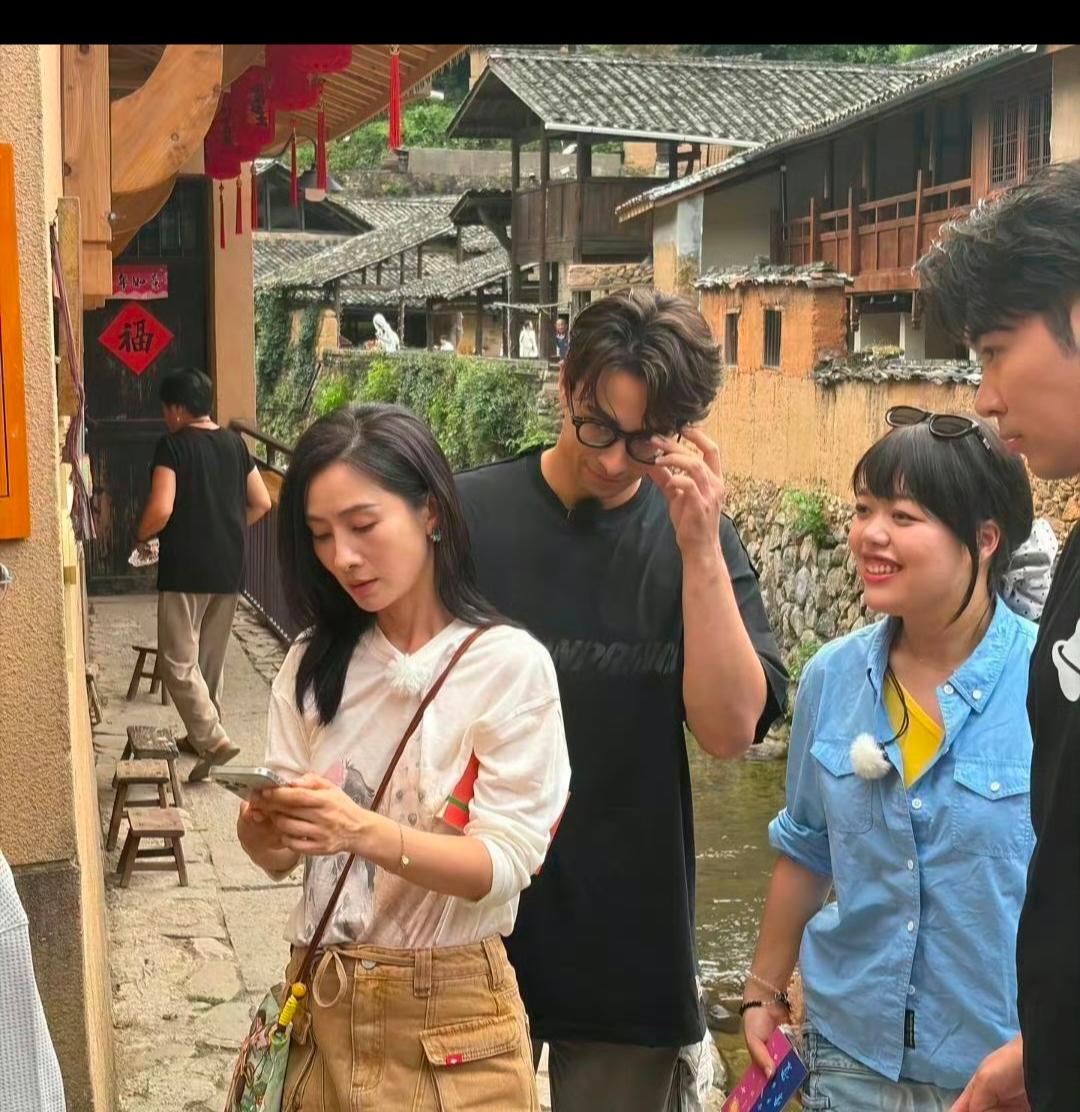 虽然在甄嬛传的时候也不太喜欢她，但是她那个时候还年轻，看着也挺水灵！但是现在确