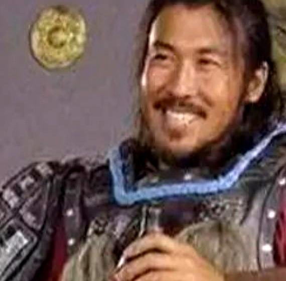 明朝时期，朱元璋请郭德成来后花园喝酒。推杯换盏间，德成烂醉如泥。朱元璋说：“