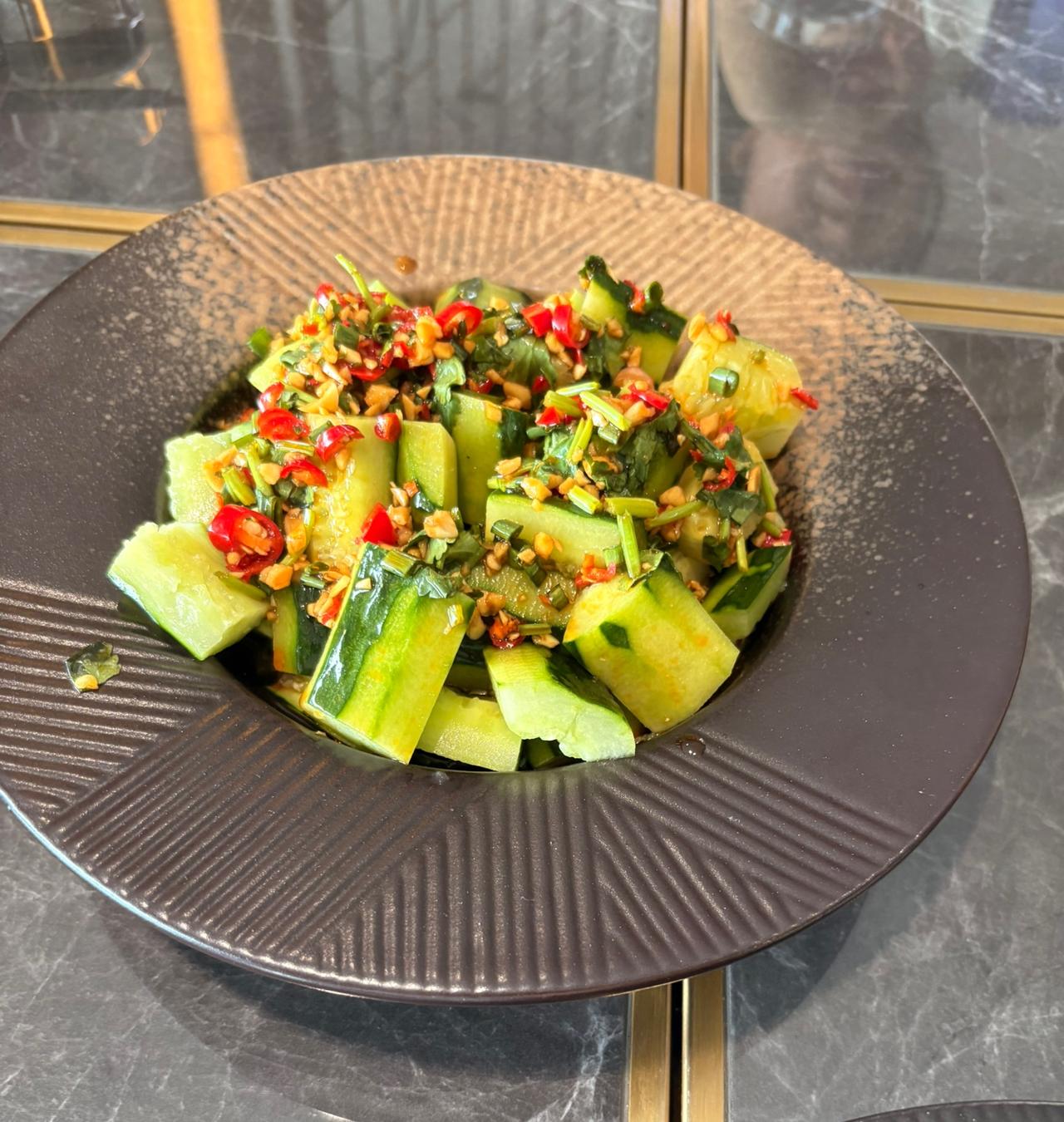 今天去拜访一个客户，聊到一个话题，说一般找国内客户的采购的时候，多少都会暗示