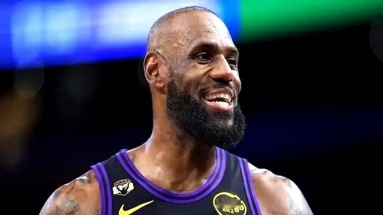 勒布朗·詹姆斯第23个赛季常规赛收官，数据再创历史。4月13日，湖人主场