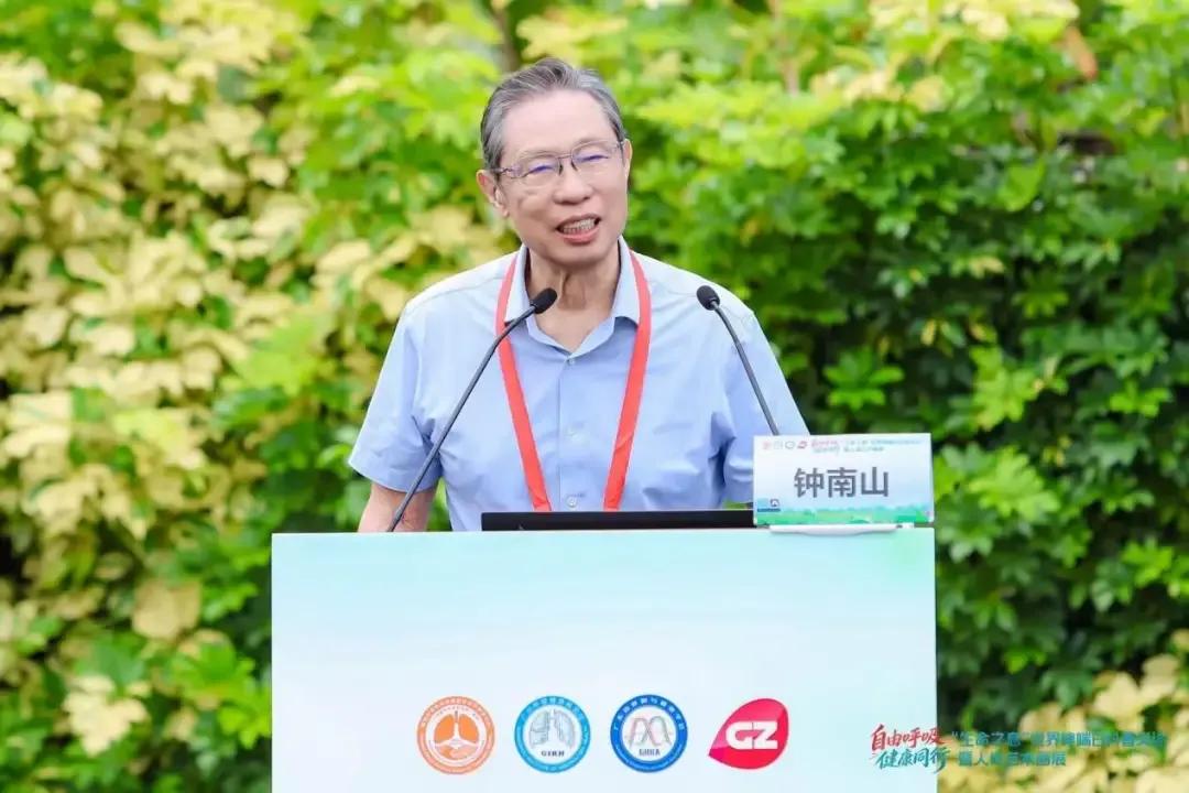 谢贤和钟南山，都是89岁，身体素质却有着天壤之比。谢贤是1936年8月9日出