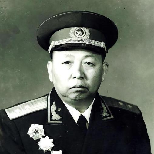 资历堪比大将的詹才芳，为何仅位列中将？罪魁祸首是一根香烟“1955年9月的北京