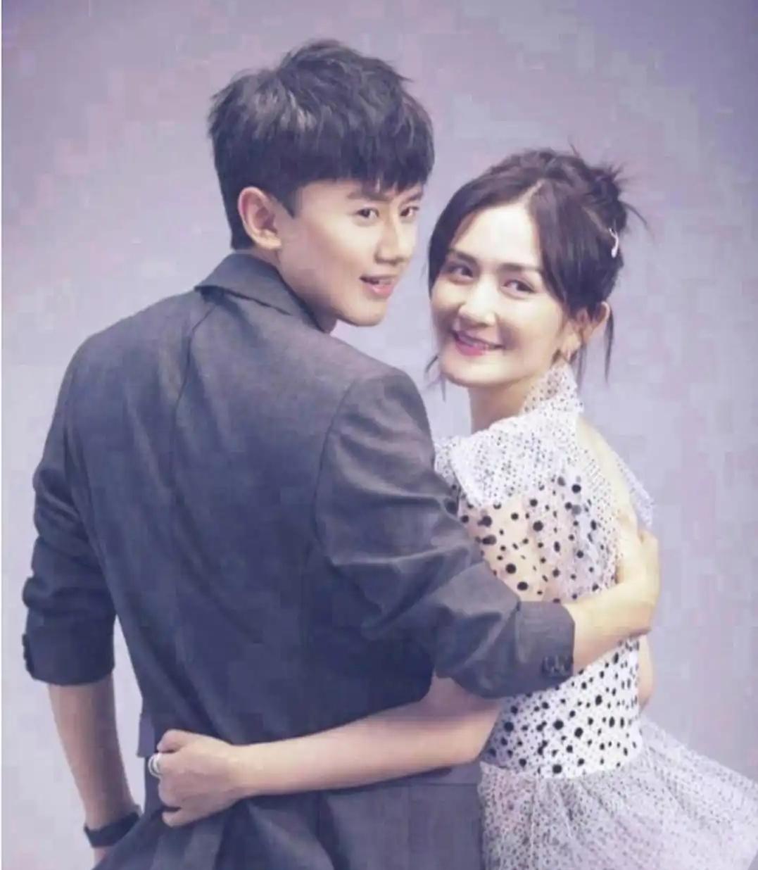 一档节目中，主持人向谢娜抛出了一个流传甚广的疑问：“当年你和张杰结婚，何炅随礼7