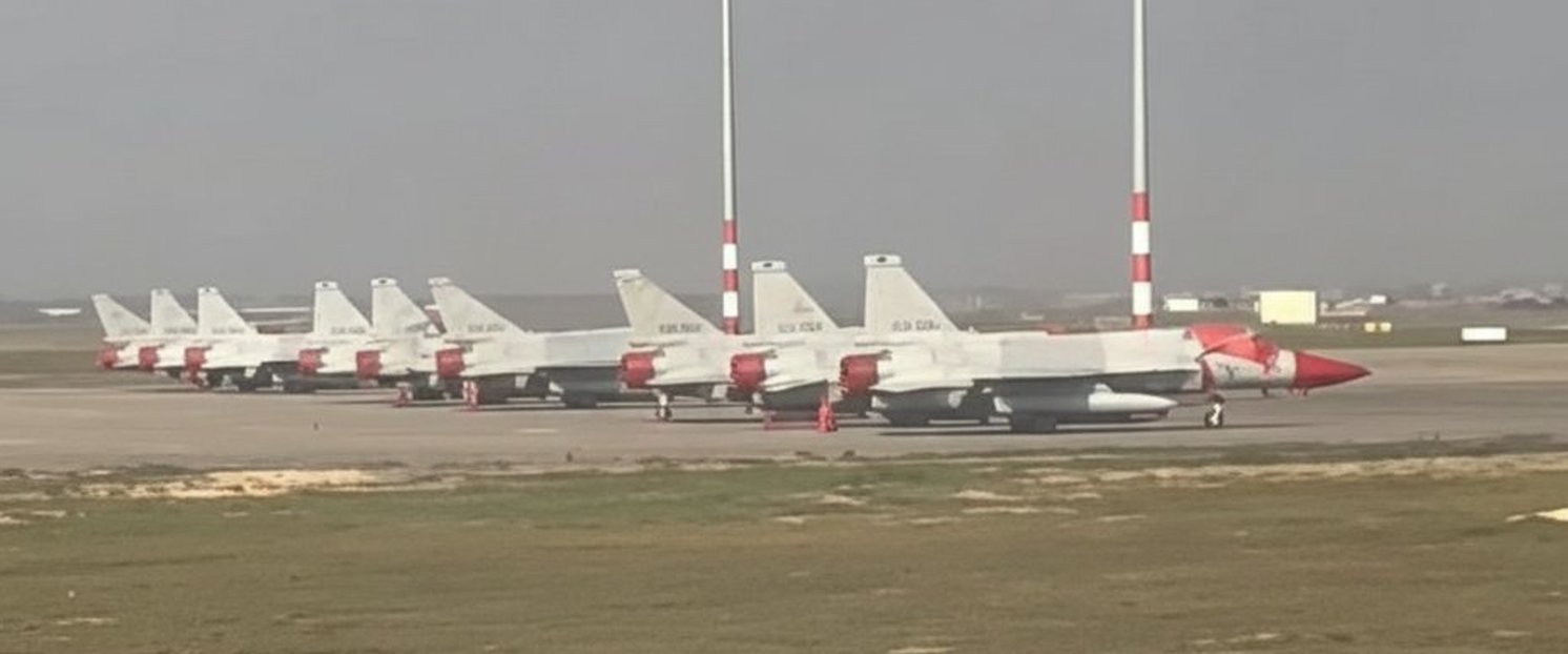 更加清晰的阿塞拜疆JF-17图片