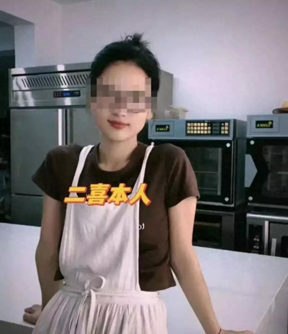 真离谱！江苏启东一位33岁的甜品店老板娘，出轨店内18岁暑假工。肆意放纵