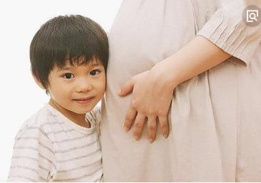 二胎如愿生下儿子却永远失去了女儿, 产妇大哭后悔来不及了