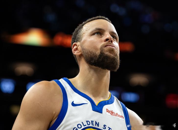 近日，NBA名宿雷吉·米勒在《DanPatrickShow》节目中谈到了库里