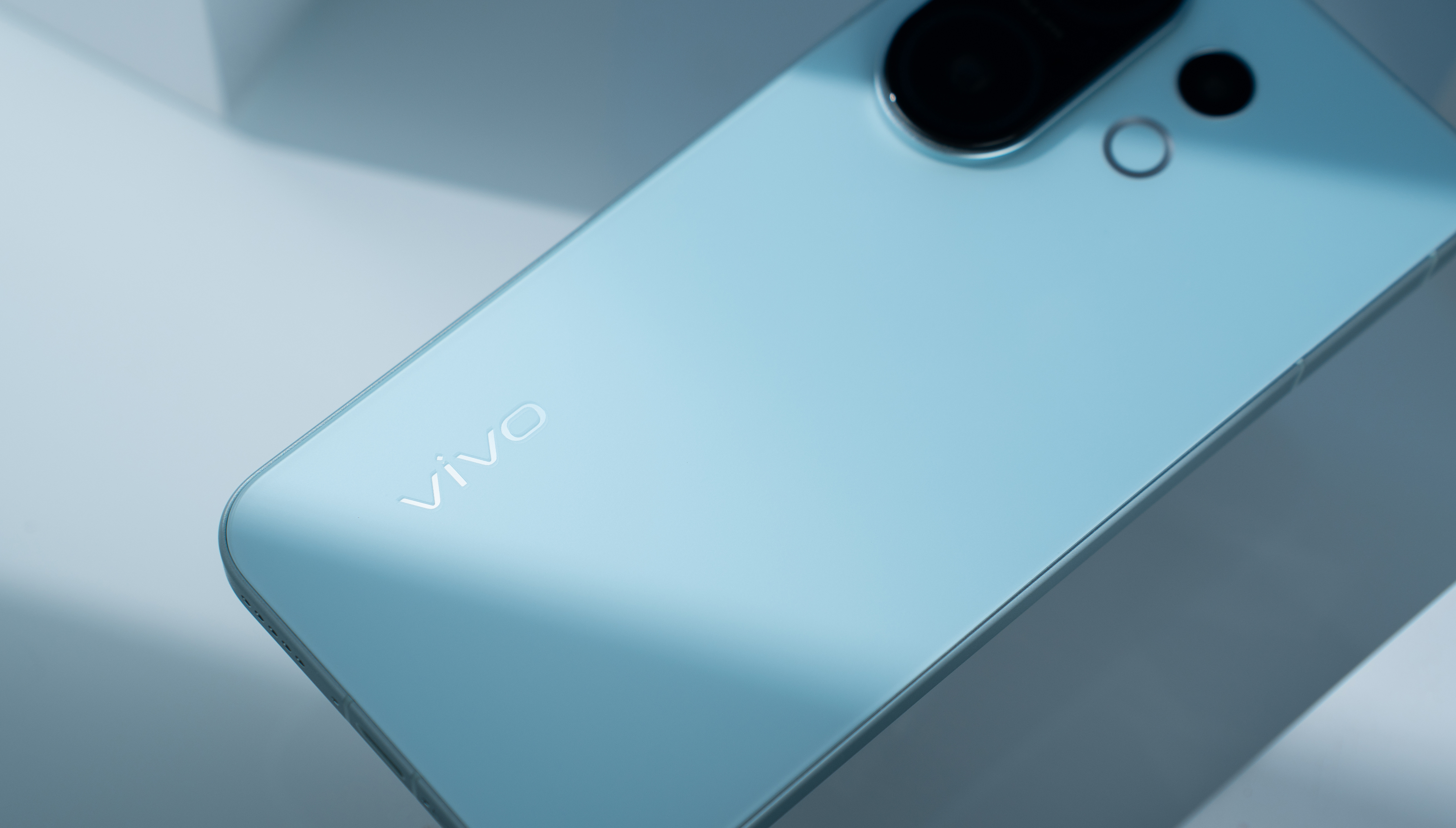 vivoS30Promini第一眼就被这个配色拿捏了！「薄荷青」不是那种刺