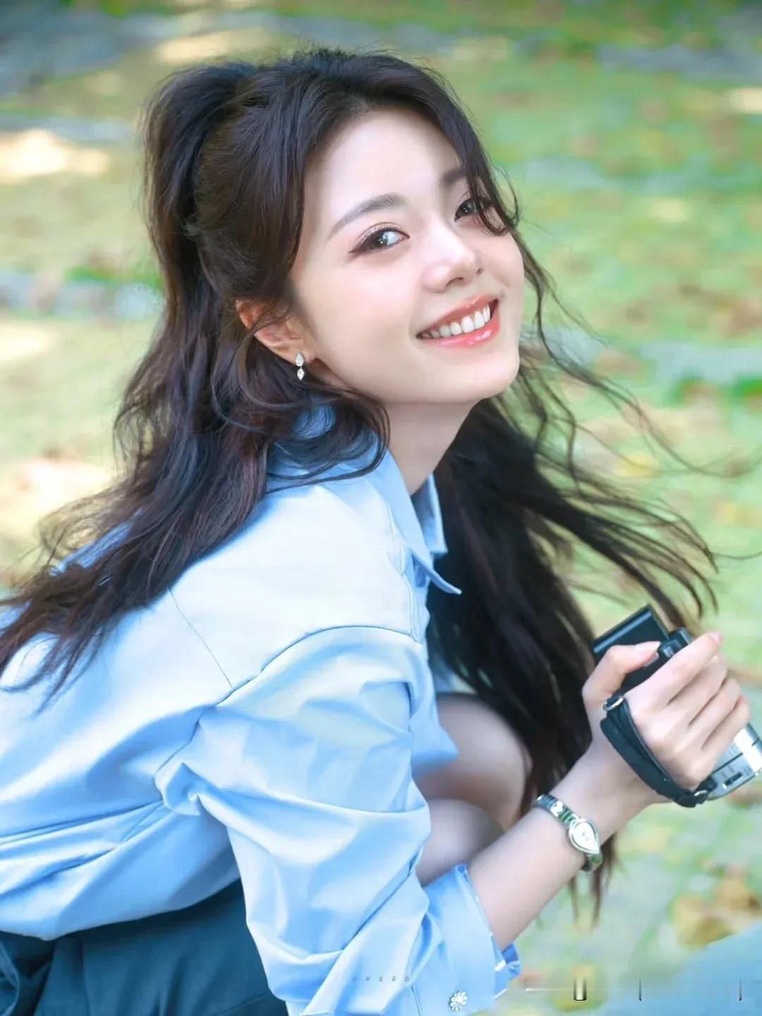 娱乐圈八卦狂潮：明星百态，奇葩行径与无奈现实交织娱乐圈就像一个巨大的八卦熔炉