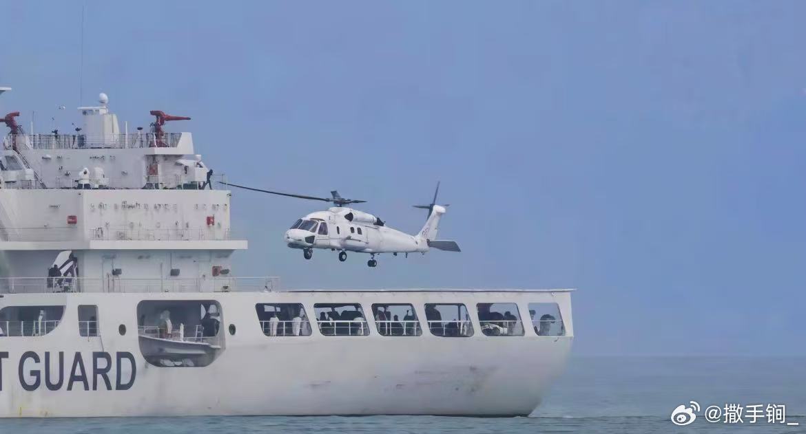 疑似海警Z-20再次露面（图一），尾梁似乎涂了海警标识。去年6月一架白色Z-20