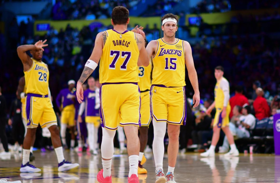 理性讨论，其实湖人剩下这些人，比18骑士那波强不少吧乐福，17-18季后赛场