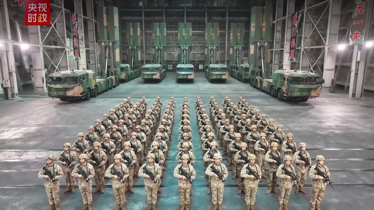 美：你那7辆大卡车排得整整齐齐，生怕我卫星看不见是吧？中：啥卡车？也就是几辆送