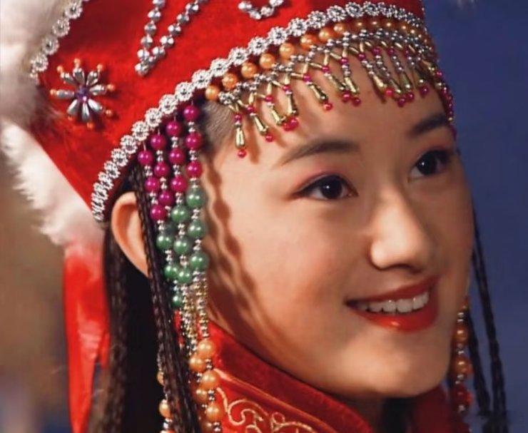 在《步步惊心》里，敏敏和明玉为何最终都疏远了若曦？草原上，敏敏满心欢喜问若曦与