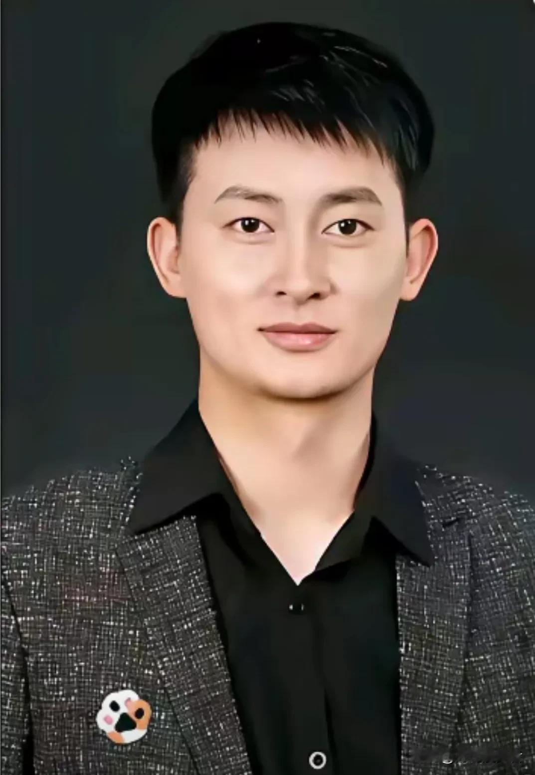 我估计这次啊大鹏都要气炸了不是因为自己离开，而是因为曾经一直站在幕后、从来不