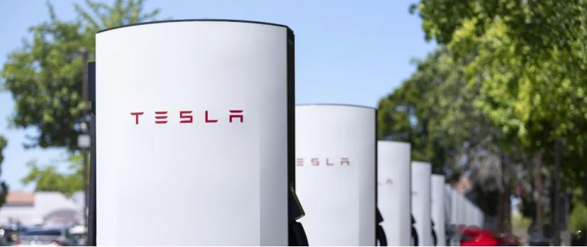 特斯拉瑞典充电站遇袭2月24日，特斯拉位于瑞典万斯布鲁（Vansbro）的超级充