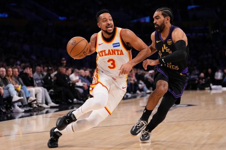 老鹰这个队很奇怪，残阵能大胜湖人，全主力却惨败：1，老鹰和湖人本赛季第一次交