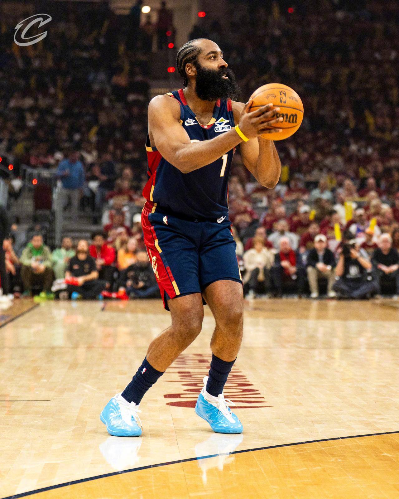 哈登今天“只”打了35分钟！准确点说是打了34分钟53秒，甚至可以说是“轻轻松