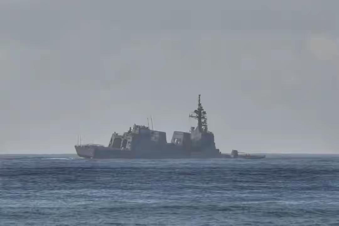 2026年8月25日，日本海上自卫队主力驱逐舰“秋月”号（DD-115）在强台风