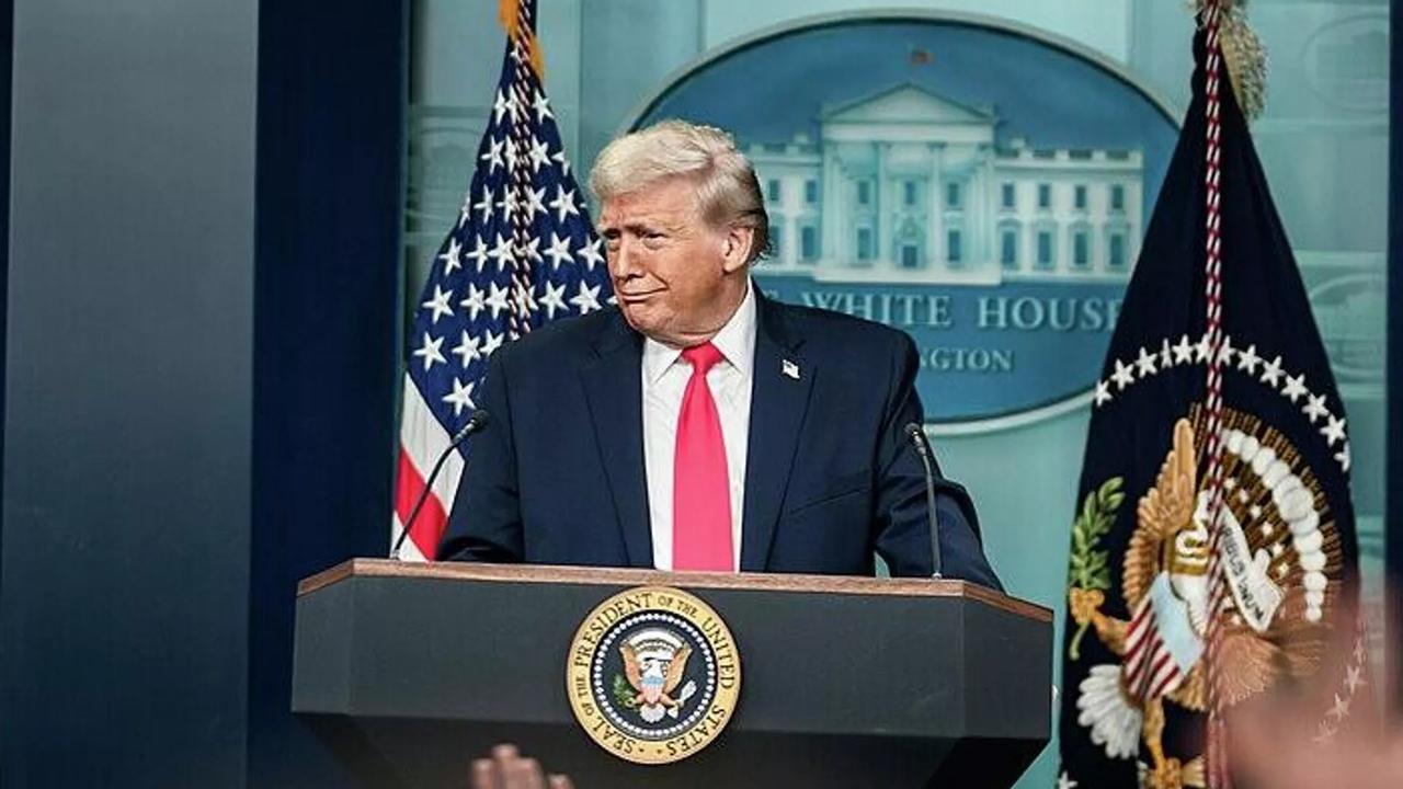 藏不住了！美国急着从中东抽身，枪口直怼中国。2026年4月，美伊刚达成临时停